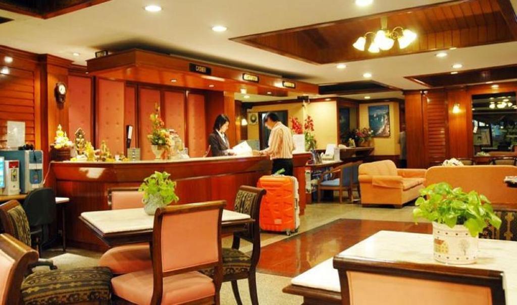 Silom Village Inn Bangkok Exterior photo