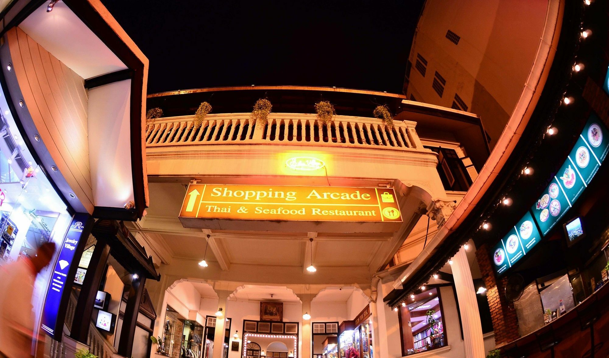 Silom Village Inn Bangkok Exterior photo