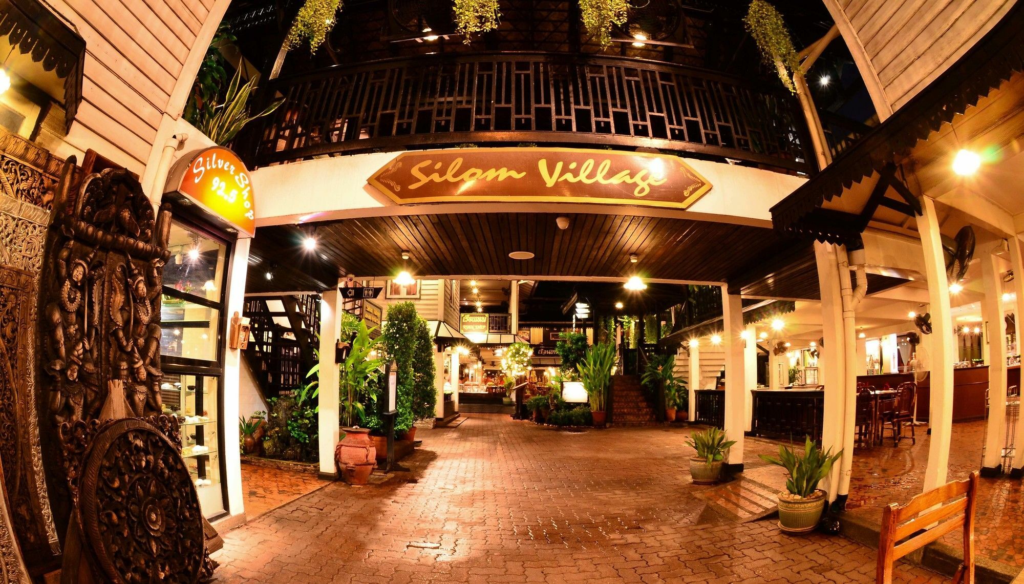 Silom Village Inn Bangkok Exterior photo